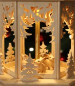 Tilgner-Pyramide mit Grödner Holzschnitzerei